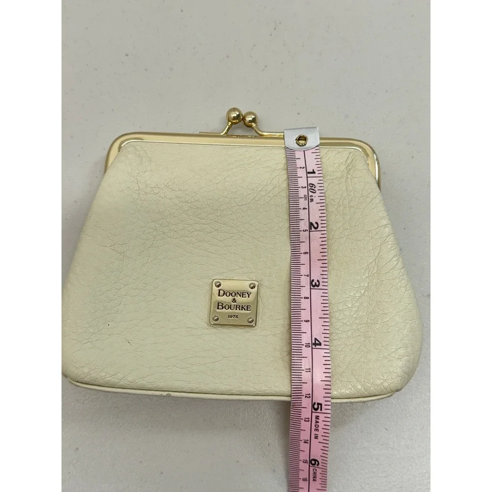 Dooney & Bourke Cream Pebbled Leather Kiss Lock Coin Purse Wallet Vintage Gold